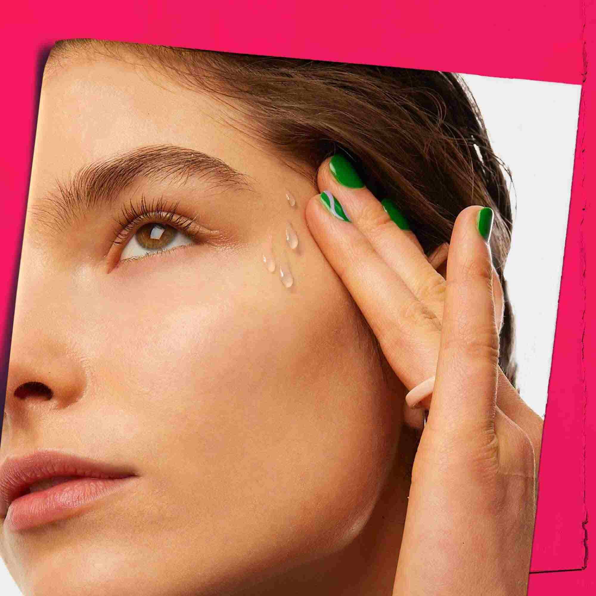 Ultra Pure 9.8% Glycolic Acid Serum aplicat pe piele.