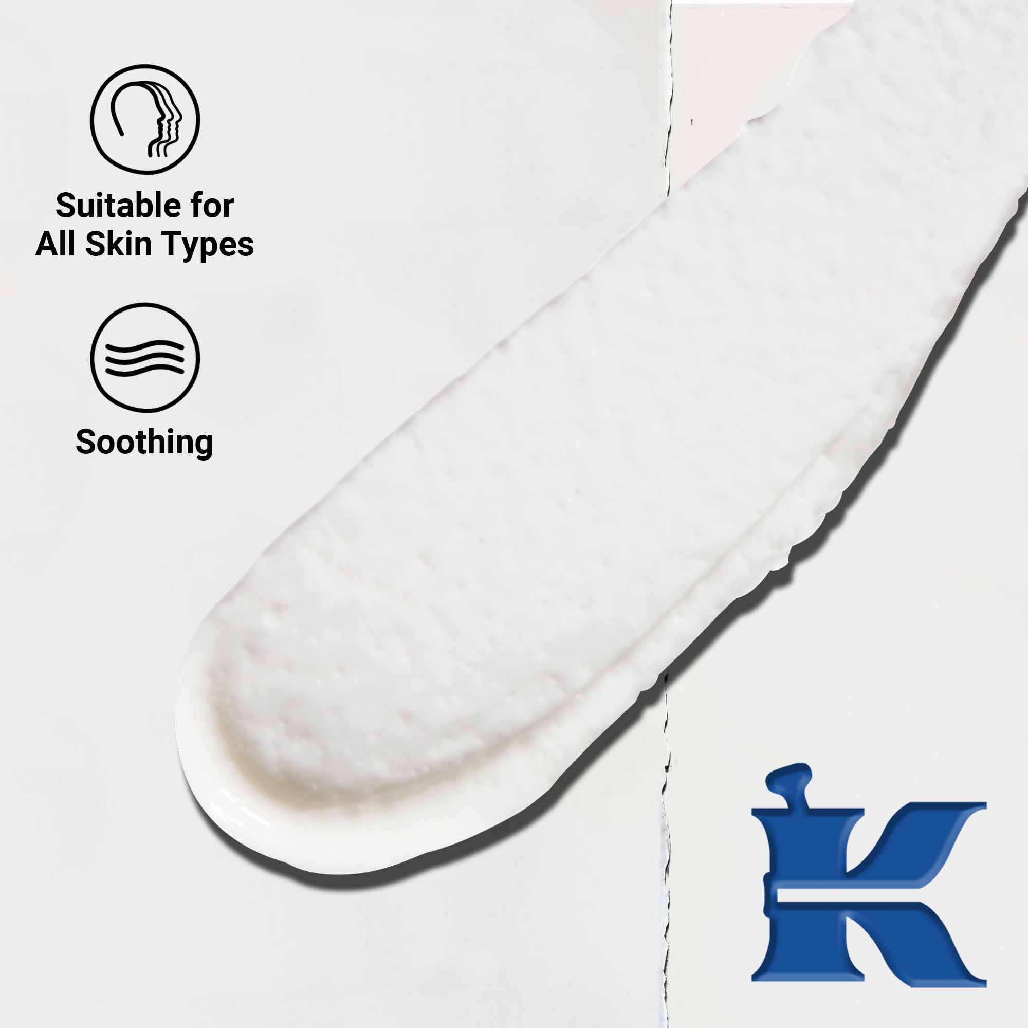 Gros-plan cu textura Ultimate Brushless Shave Cream White Eagle. Textul evidențiază faptul că este potrivită pentru toate tipurile de ten, precum și formula sa calmantă și neiritantă.