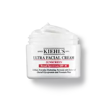 Un borcan de 125 ml de Kiehl's Ultra Facial Cream SPF 30 cu textură aerată pe un fundal alb.
