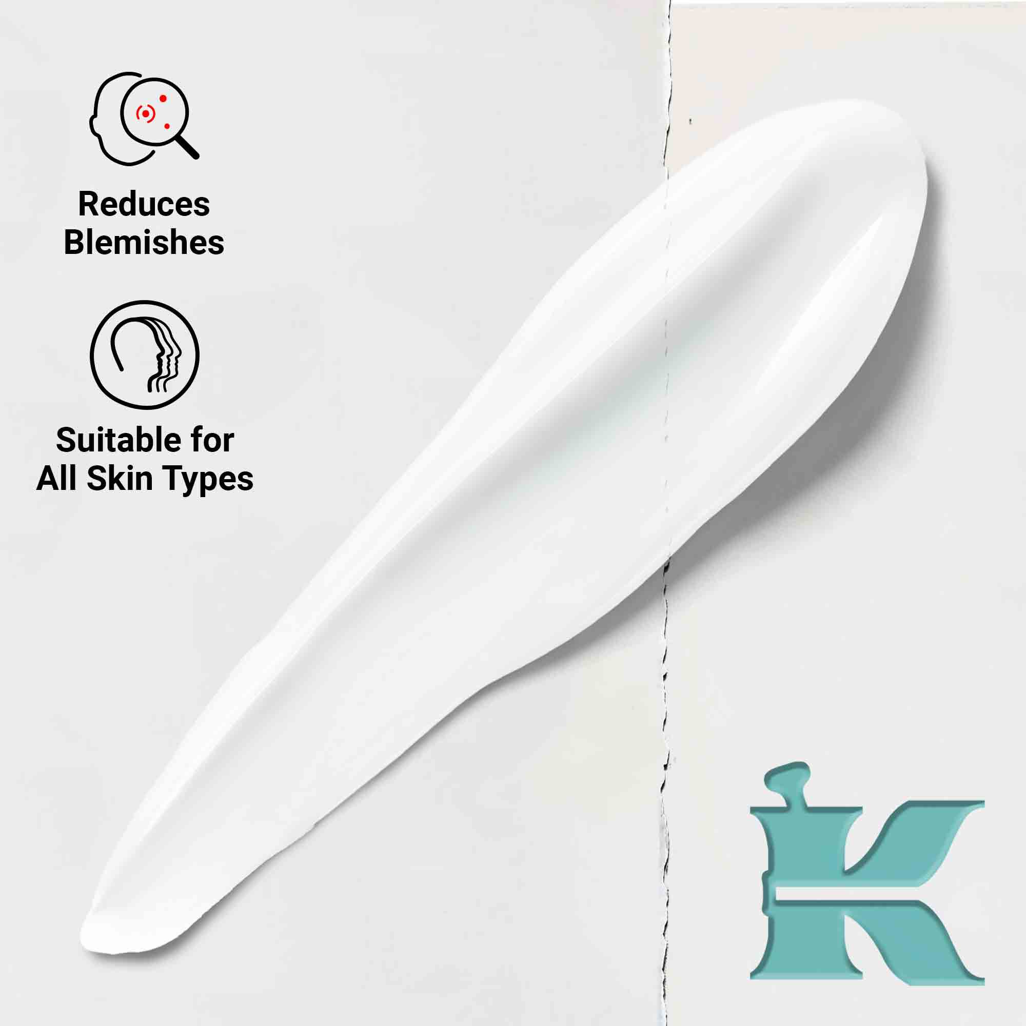 Gros-plan cu textura Expertly Clear Blemish-Treating & Preventing Lotion arătand o formulă cremoasă. Textul evidențiază capacitatea de a reduce imperfecțiunile și potrivirea pentru toate tipurile de ten.