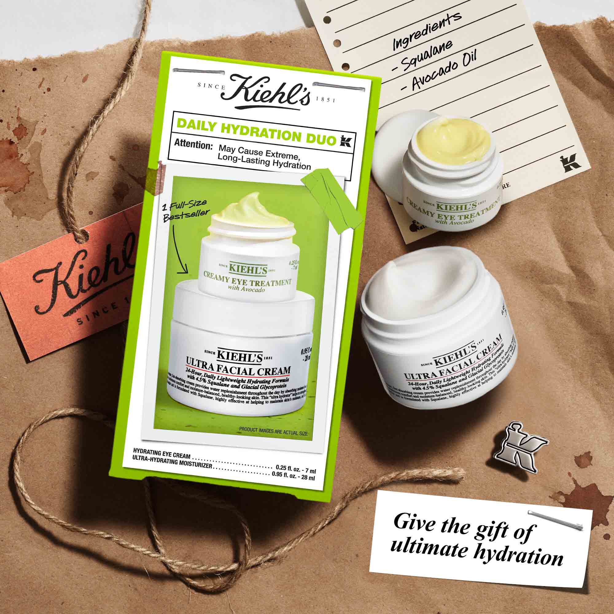 Cutia Daily Hydration Duo, cu ambele produse așezate pe hartie maro, inconjurate de elemente de lifestyle.