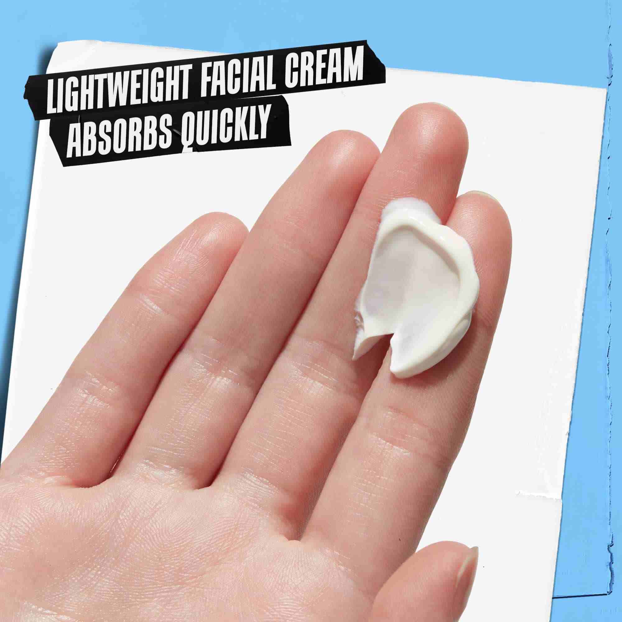O mană aplicand Ultra Facial Cream SPF 30 etichetată „Cremă facială ușoară se absoarbe rapid.”
