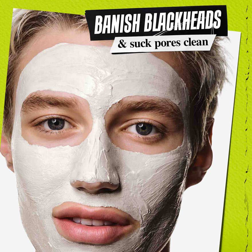 Model cu Kiehl's Rare Earth Cleansing Masque aplicată pe față - curăță porii in doar 10 minute