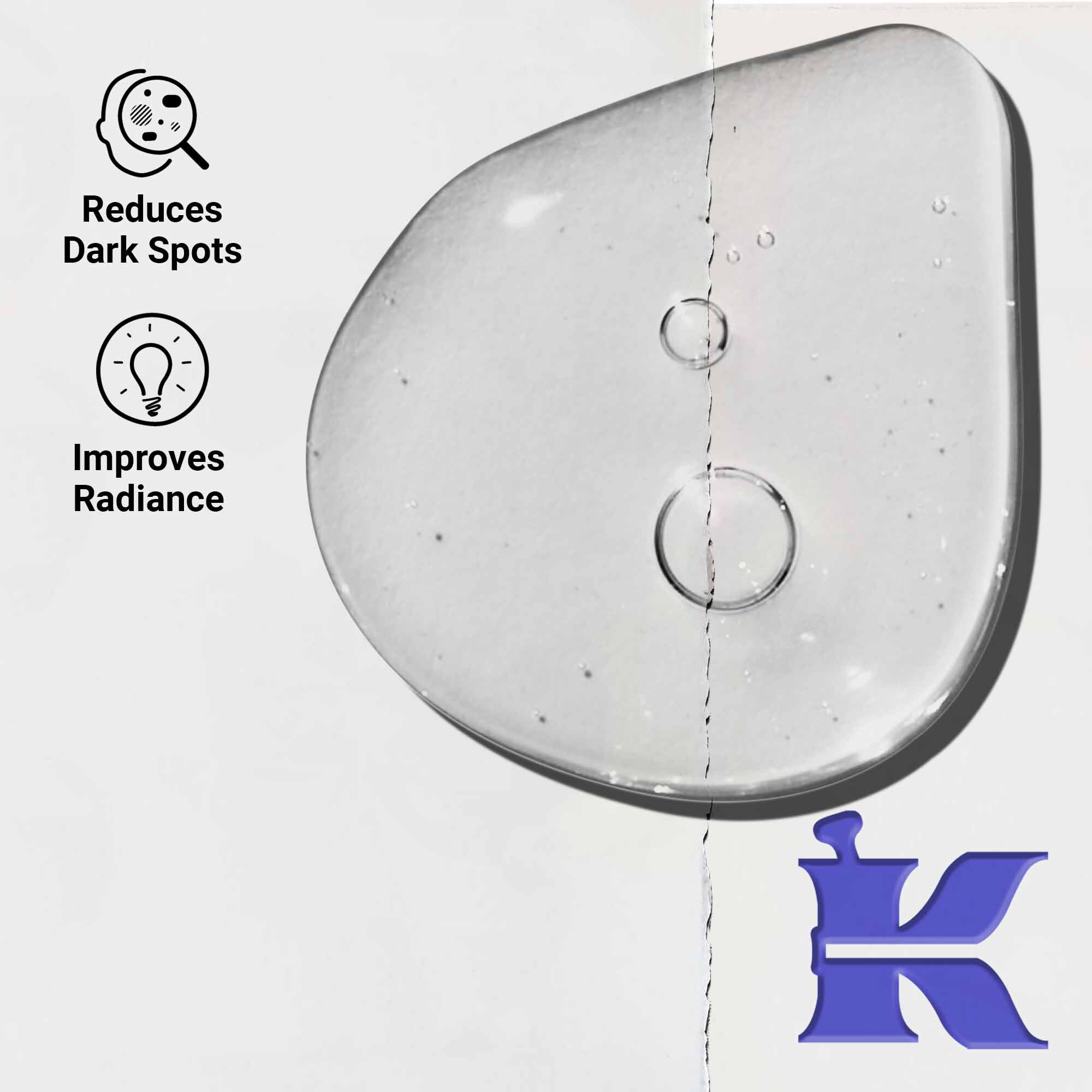 Prim-plan cu textura Clearly Corrective Dark Spot Solution arătand picături de lichid transparent.