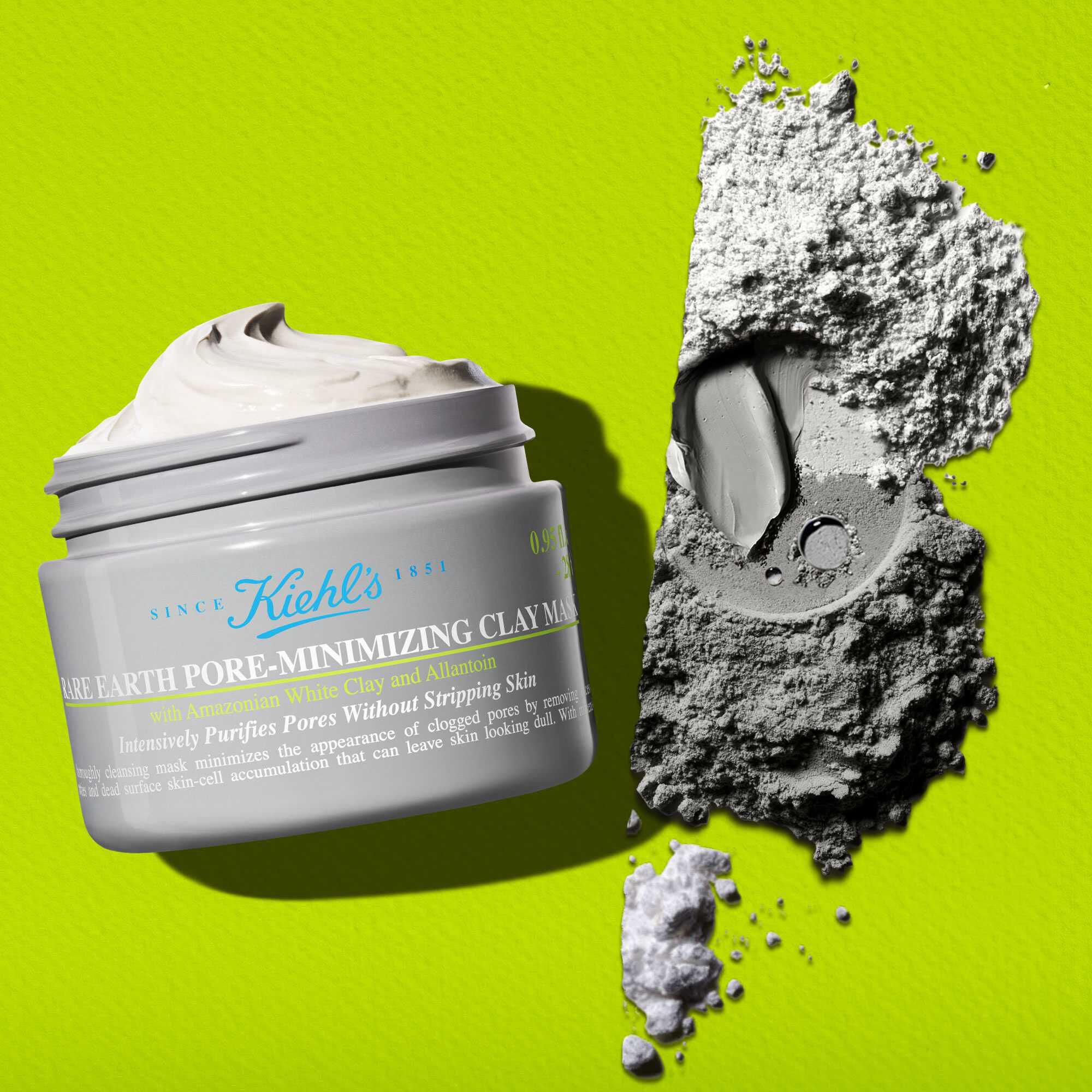 Conține argilă albă amazoniană din comerț echitabil, formulă biodegradabilă 96% și borcane din plastic reciclat PCR 30%